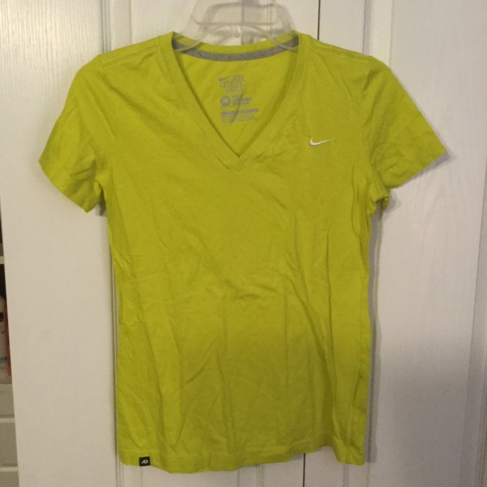 💥2 for $17💥 Nike slim fit v-neck tshirt
